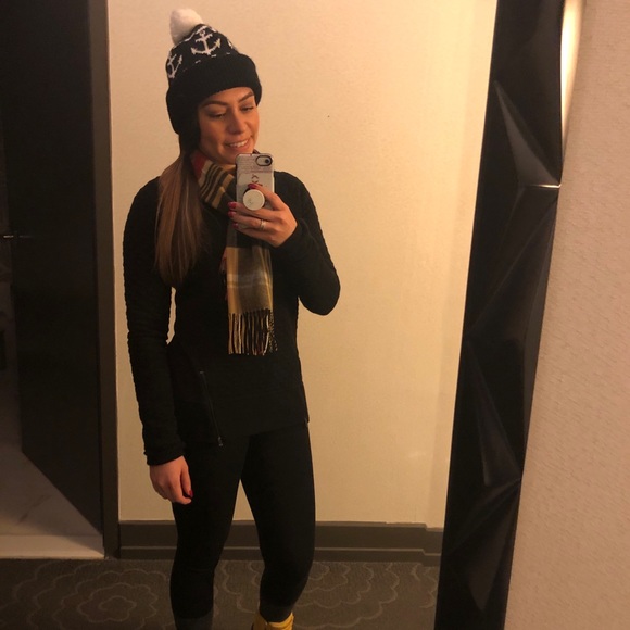 Meet your Posher, Ana - Picture 2 of 3